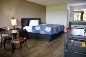 Heritage Inn & Suites - Room