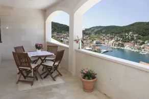 Apartments Pucisca - Interior entrance