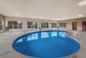 Red Roof Inn & Suites Knoxville East - Basseng