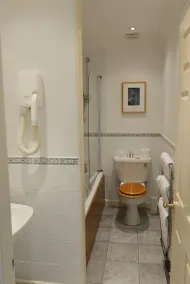 Inch Hotel - Bathroom