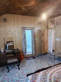 Queens Lake House - Room