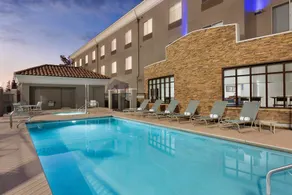 Holiday Inn Express & Suites Merced - Yosemite Natl Pk Area by IHG - Piscine