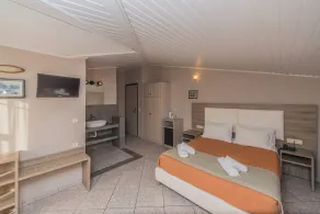 Planos Beach Hotel - Chambre