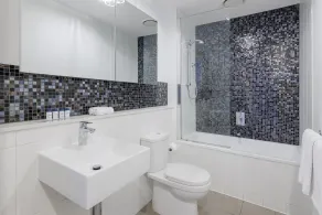 Oaks Melbourne Flemington Suites - Badeværelse