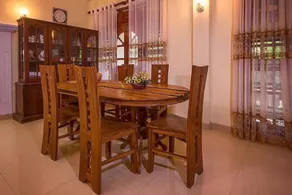 Mini Villa - Essbereich im Zimmer
