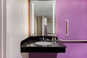 La Quinta Inn by Wyndham West Long Branch NJ Shore Area - Salle de bain