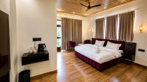 Dharamshila Retreat - Chambre
