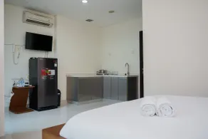 Comfort And High Floor Studio At Brooklyn Alam Sutera Apartment - Room