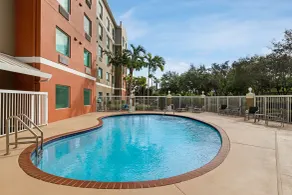 Holiday Inn Express & Suites Pembroke Pines-Sheridan St by IHG - Pool