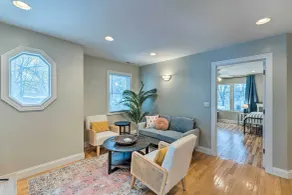 Lakefront Genoa City Home w/ Private Beach - Innenbereich