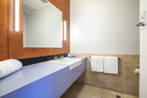 Burvale Hotel - Bathroom
