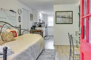 Pet-friendly Great Neck Home ~ 1 Mi to Kings Point - Rom