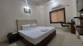 Goroomgo Hotel Tripletree Bhubaneswar - Room