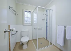 Brisbane Street Studios - Bathroom