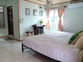 Green Riverside Homestay - Room
