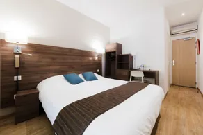 Hôtel Logis Le Cours Saint-Gilles (France) - Chambre