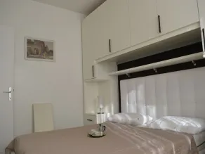 Renovated flat with pool and terrace near the beach - Zimmer