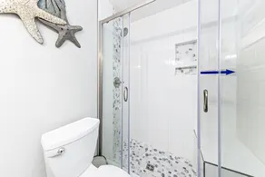 Sea Oats B106 by ALBVR - Pet Friendly - Great renovation and tons of space in this condo - Outdoor Pools, Pier, and Dedicated Beach Access - Salle de bain