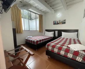 Hostal Lleras Calle 8 - Room