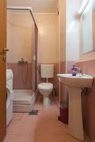 Urban Hostel & Apartments - Bathroom