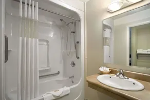 Days Inn by Wyndham Thunder Bay North - Baño