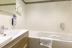 Hôtel Kyriad Avignon - Palais des Papes - Salle de bain