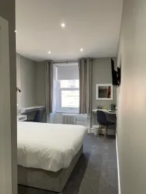 Airlie Arms Hotel - Værelse