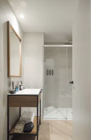 Room Mate Oliveira - City Centre, Valencia - Bathroom