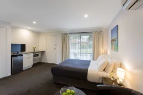 Best Western Colonial Village Motel - Room