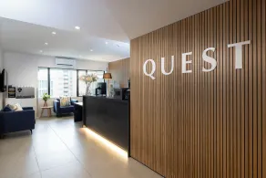 Quest 256 Lambton - Recepción