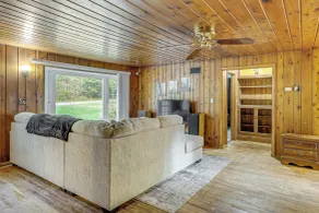 5 MI to Otter Lake: Home w/ Fire Pit & Yard - Innenbereich