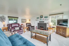 Cliffside Lighthouse Beach Home w/ Ocean View - Interiør