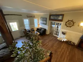 Blackbeard's Lodge - Hall
