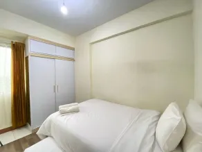 Graceful 2BR Apartment at Gateway Ahmad Yani Cicadas By Travelio - Værelse