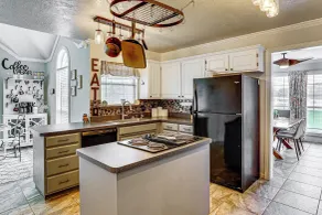 Quiet Countryside Home, 5 Mi to Lake Arlington! - Interior