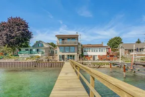 Spacious Riverfront Home w/ Dock in St Clair! - Innenbereich