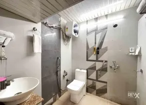 The Shanti Naturecure On Ganga - Bathroom