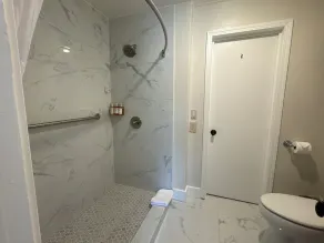 Carmel Resort Inn - Bathroom
