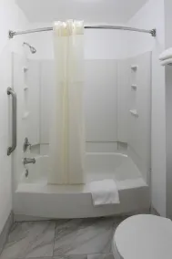 Quality Inn Salinas City Center Area - Salle de bain
