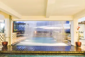 Golden Tulip Essential Tangerang - Piscine