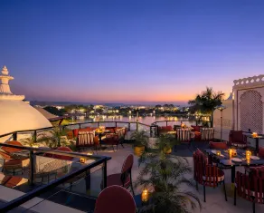 Swaroop Vilas - Lake Facing Boutique Hotel - Restaurant