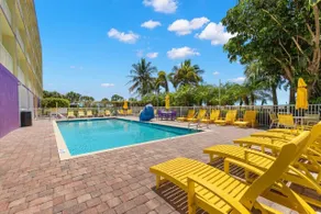 607 - South Beach Condos - Piscine