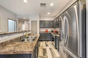 Fire Table, Grill: Surprise Cottage w/ Pool Access - Innenbereich