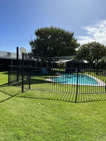 Greenways Holiday Units - Piscina