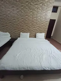 Hotel Chaitanya Inn Sarnath - Room
