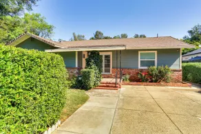 Walk to Park & Aquatic Center: Airy Redding Home! - Interiør