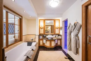 Preidlhof Luxury Dolce Vita Resort - Bathroom