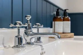 Stags Mount - Bathroom