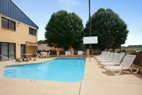 Days Inn by Wyndham Richburg - Piscine