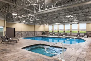 DoubleTree by Hilton Pointe Claire Montreal Airport West - Piscine